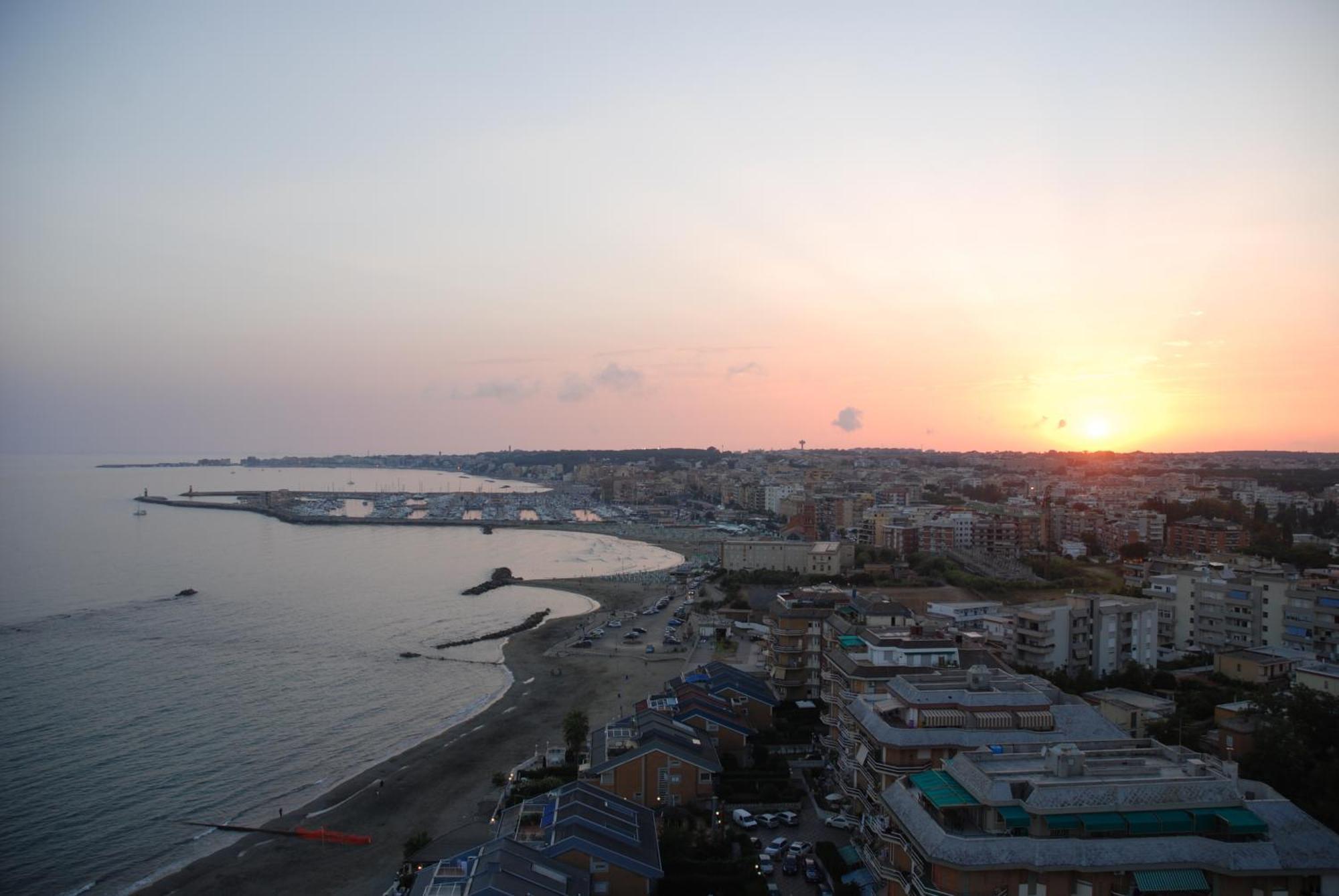 Hotel Scacciapensieri Nettuno Luaran gambar