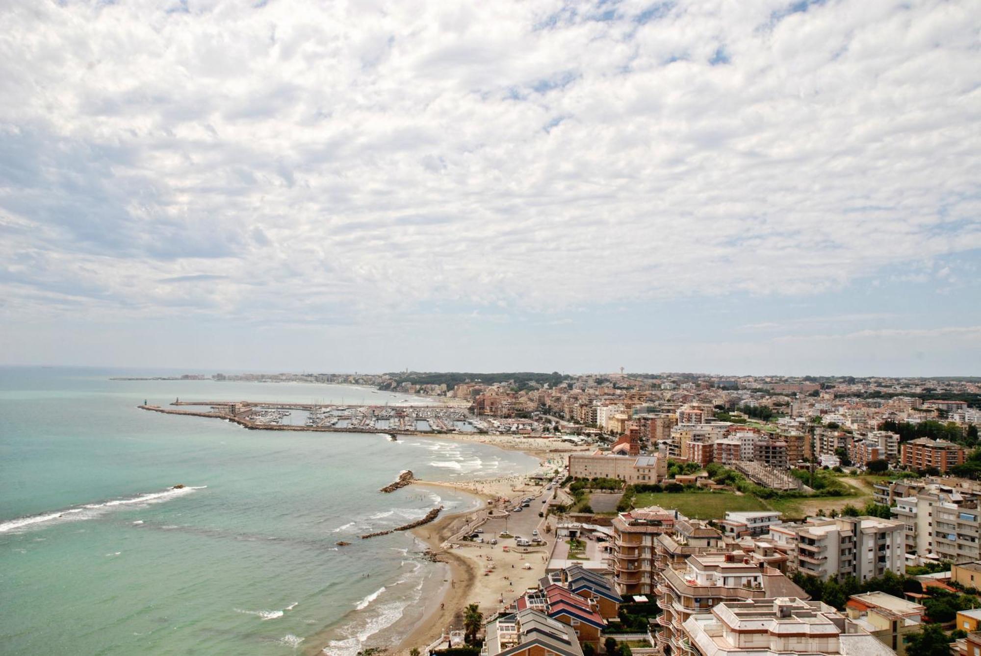 Hotel Scacciapensieri Nettuno Luaran gambar