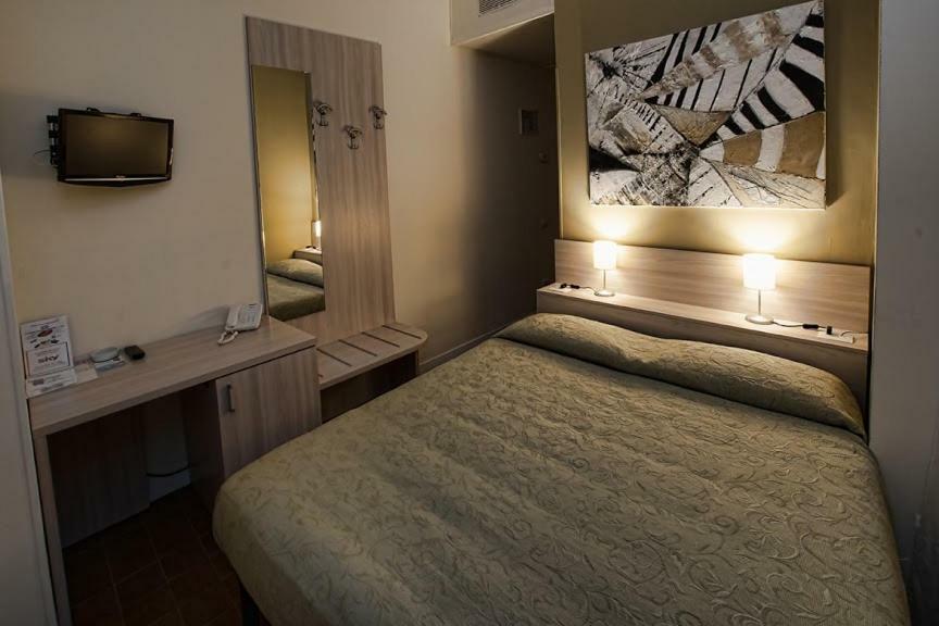 Hotel Scacciapensieri Nettuno Luaran gambar