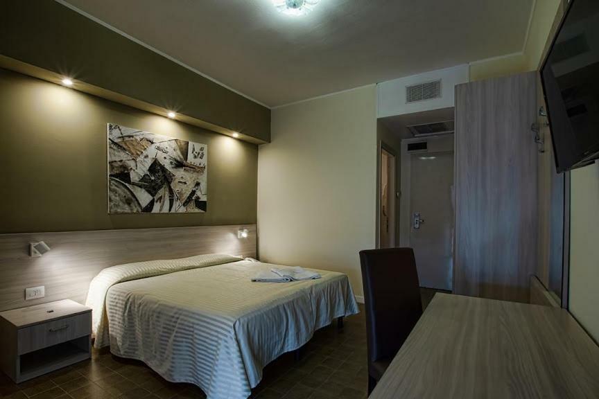 Hotel Scacciapensieri Nettuno Luaran gambar
