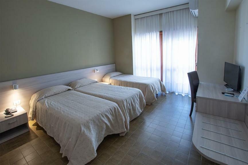 Hotel Scacciapensieri Nettuno Luaran gambar