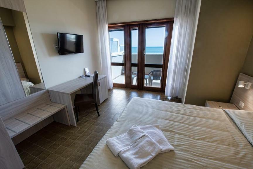Hotel Scacciapensieri Nettuno Luaran gambar