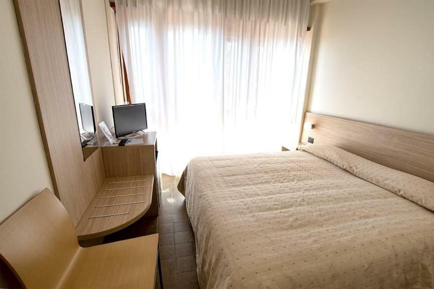 Hotel Scacciapensieri Nettuno Luaran gambar
