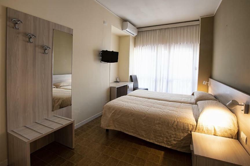 Hotel Scacciapensieri Nettuno Luaran gambar